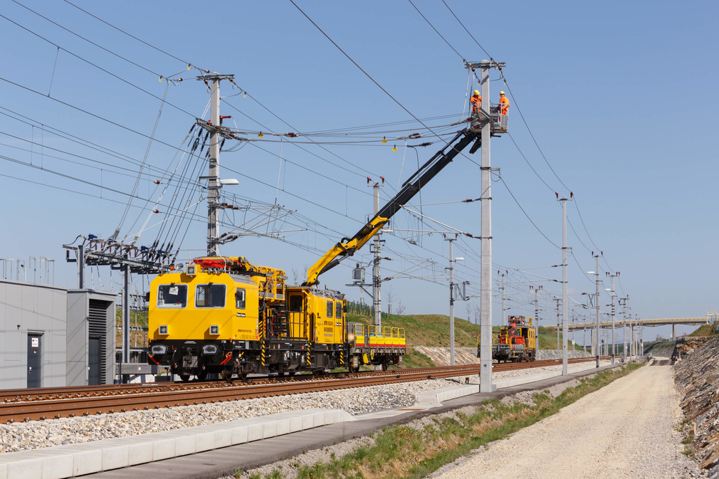 4_Fahrleitungsbau-Motorturmwagen-MTW-100