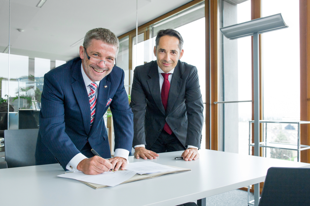 Signing_Schnyder_Rhomberg©walser