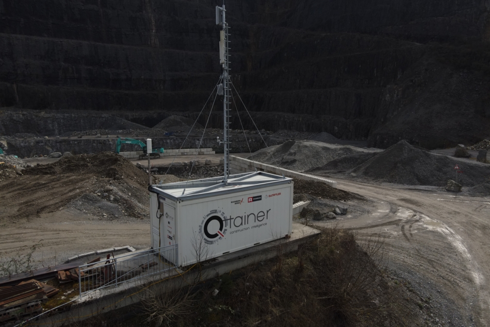 Q-tainer Dornbirn Luftaufnahme mit Bagger_2