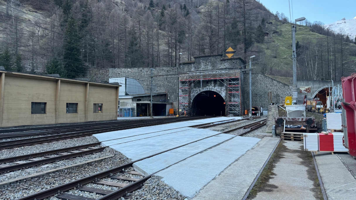 Loetschberg-Basistunnel (1).JPG