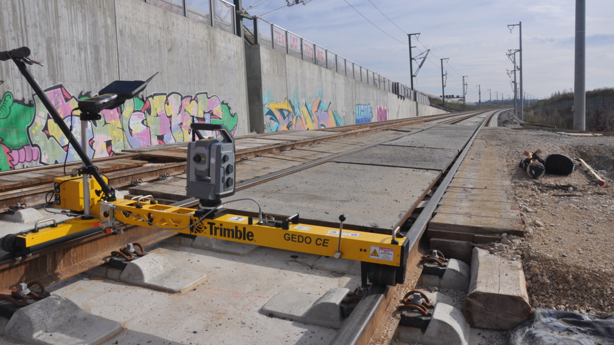 Kinematische Gleismessung mit IMU Totalstation und Laserdetektor.JPG