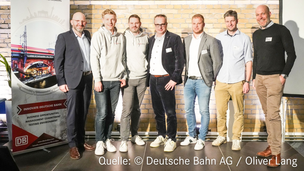 Fortschrittskontrolle-auf-Baustellen_©Deutsche-Bahn-AG_Oliver Lang.jpg