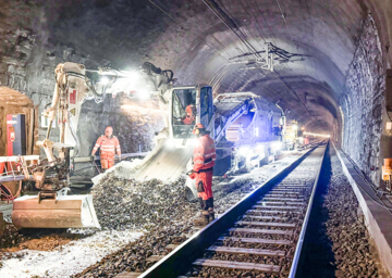 Fahrbahnerneuerung im Lötschberg-Scheiteltunnel (1)