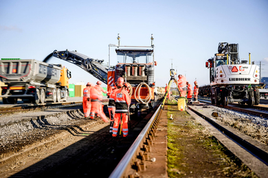 Sersa Schweiz Arbeiter Gleis Bagger