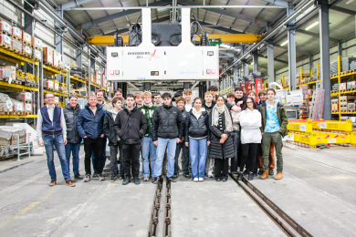 Besuch-Maturaklassen-HTL-Dornbirn,-Gruppenfoto-(RS-Bahntechnik,-Bahntechnik-Halle,-Dornbirn)