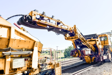 Railroad-Yard-Cleaner-transfering-Iron-Ore-Pellets-from-track-into-RSNA-MHDT