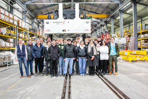 Besuch-Maturaklassen-HTL-Dornbirn,-Gruppenfoto-(RS-Bahntechnik,-Bahntechnik-Halle,-Dornbirn)