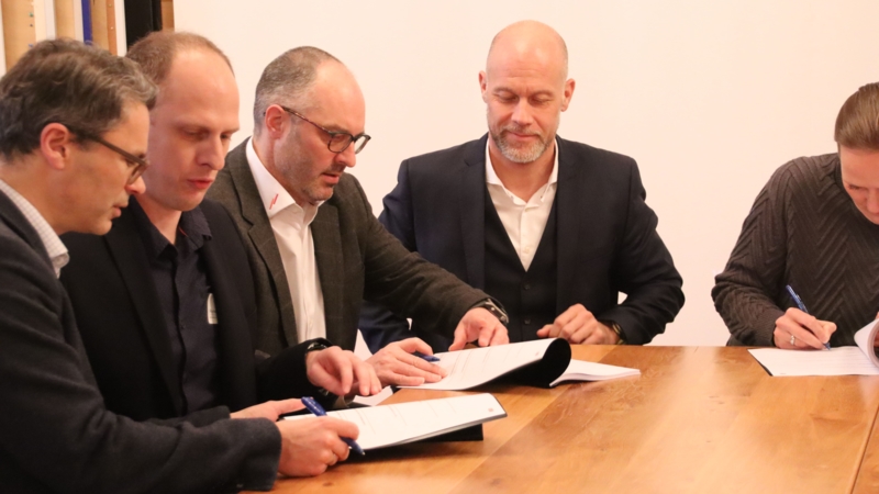 RDB_Vertragsunterzeichnung